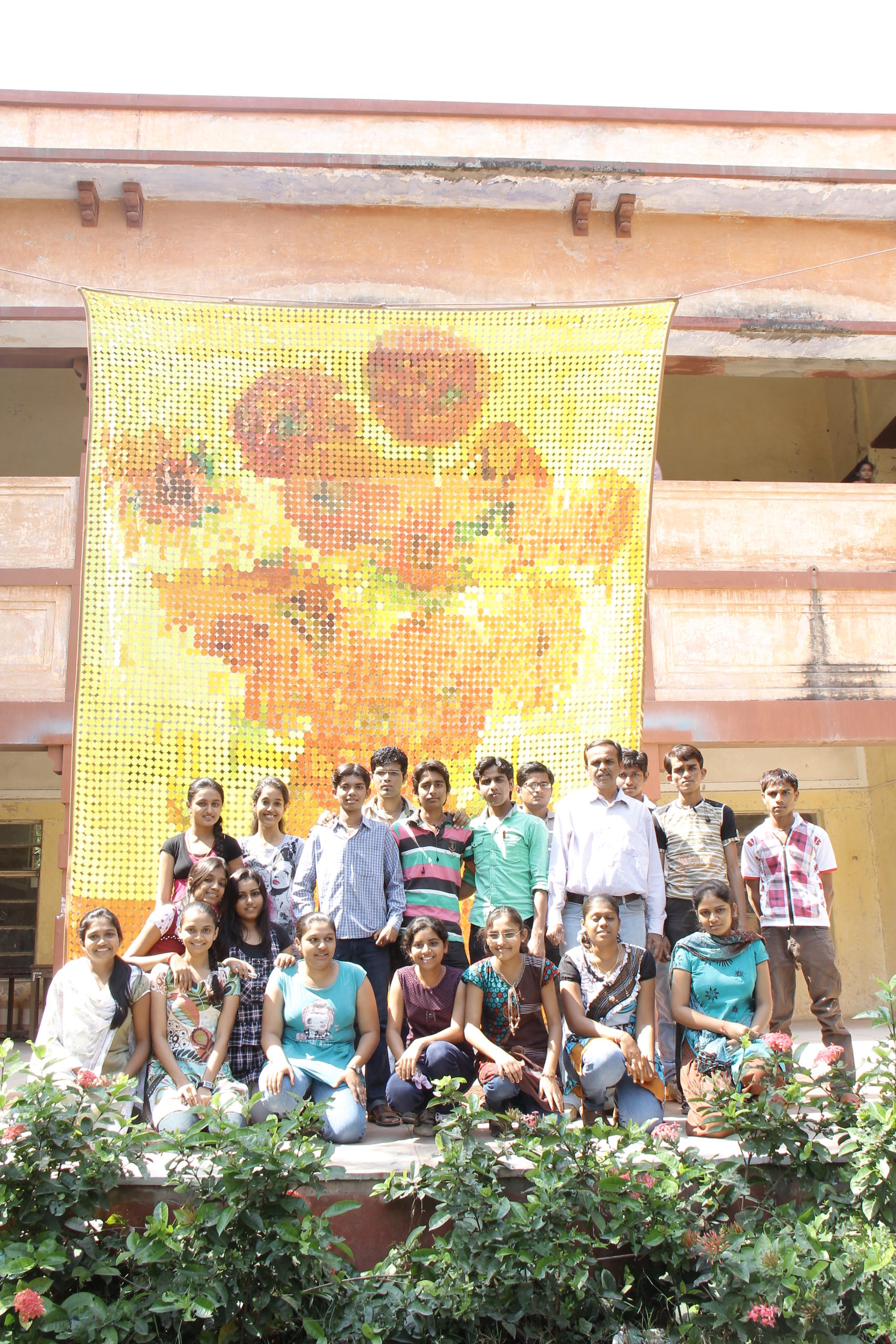  LARGEST PAINTING USING CLOTH PIXEL
