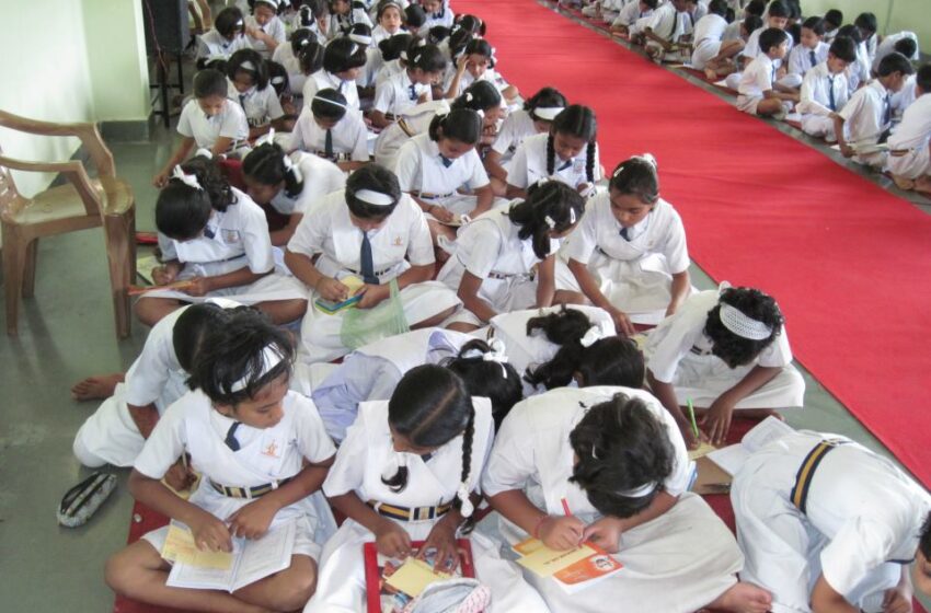  MOST NUMBER OF STUDENTS WRITING POSTCARD TOGETHER