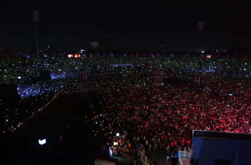  MAXIMUM NUMBER OF LED LIGHTS USED BY AUDIENCE IN LIVE CONCERT ON ONE TIME