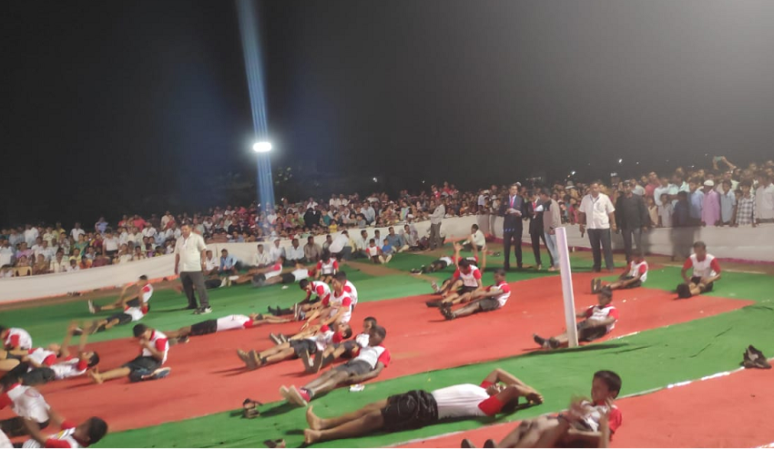  MOST STUDENTS PERFORMED STOMACH SIT-UPS IN GROUP