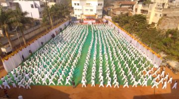  MAXIMUM STUDENT PERFORMED KARATE BLOCKS & PUNCHES SIMULTANEOUSLY ON SINGLE VENUE