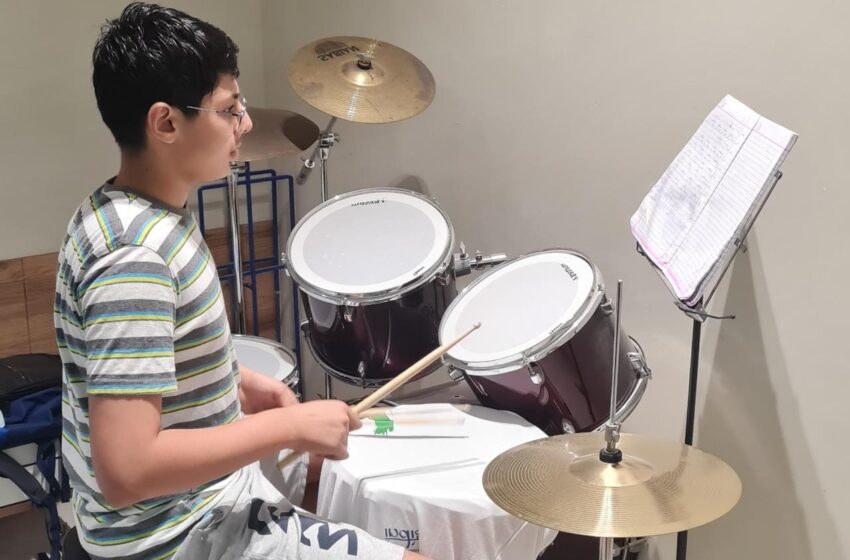  YOUNGEST TO PLAY MULTIPLE DRUM BEATS BY NON STOP DRUMMING