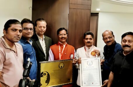 NON-STOP KARAOKE SINGING MARATHON OF BOLLYWOOD SINGER KISHORE KUMAR