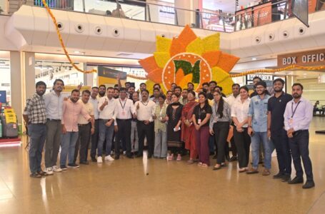 LARGEST FLORAL RAKHI DISPLAYED USING NATURAL FLOWERS