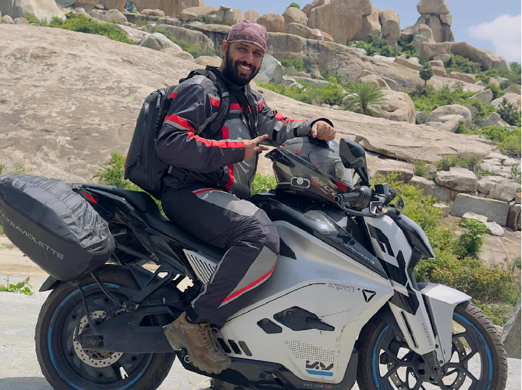  LONGEST DISTANCE CROSS-COUNTRY EXPEDITION ON AN ELECTRIC BIKE (UV F77)