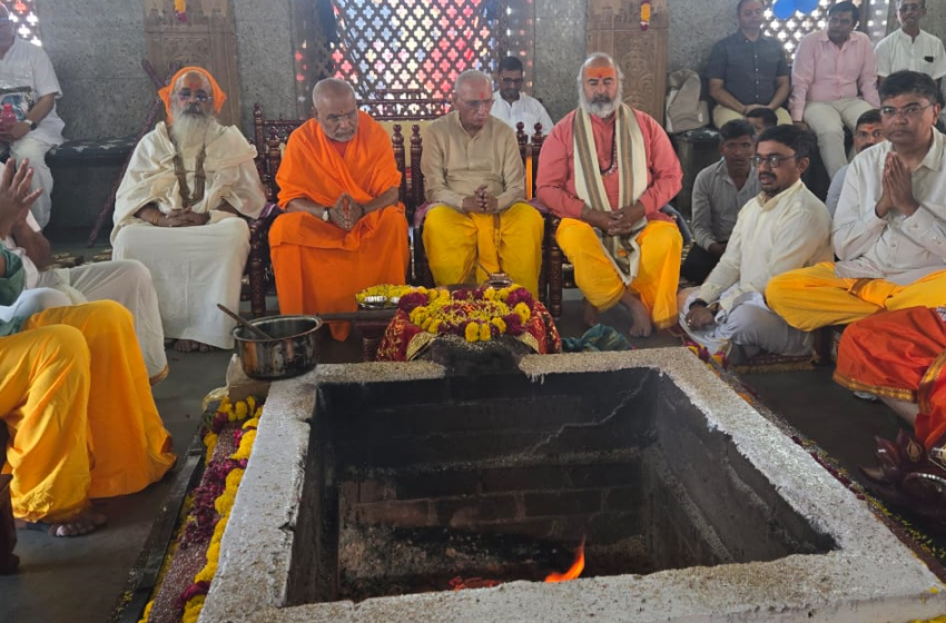  MOST DEVOTEES PERFORMED NAVARNA MANTRA AND OFFERED AAHUTI IN YAJNA